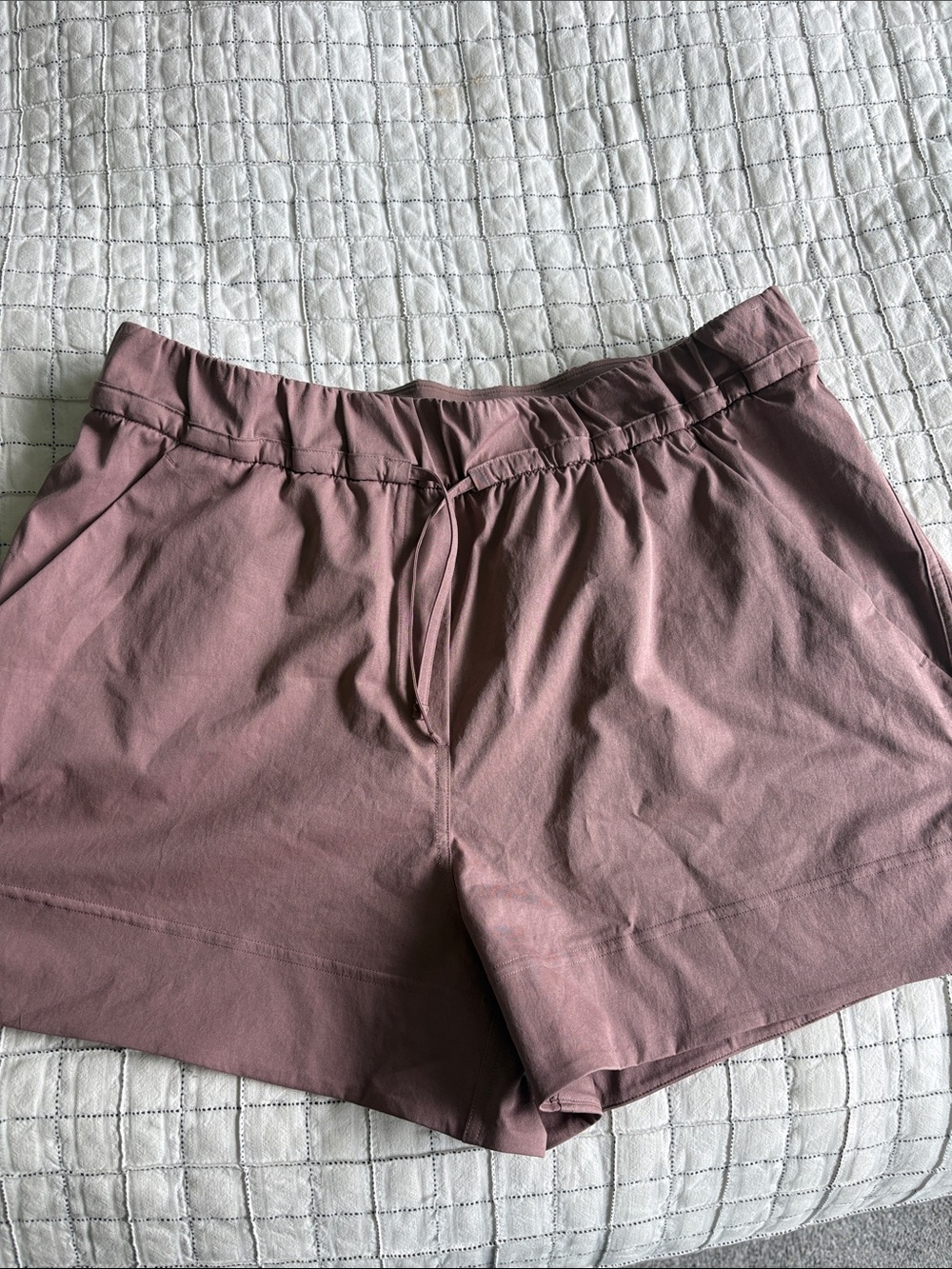 lululemon athletica women's shorts in mauve pink